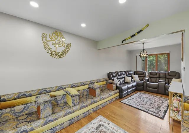 4th image of 12815 S Seneca Rd, Palos Heights, IL 60463 | MLS# 12475833