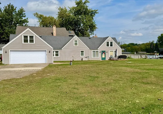 Homes for sale in Crystal Lake, IL | 4400 Riverside Dr, Crystal Lake, IL 60014 | MLS# 12481751