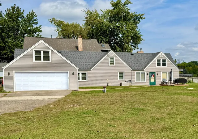 Homes for sale in Crystal Lake, IL | 4400 Riverside Dr, Crystal Lake, IL 60014 | MLS# 12481751