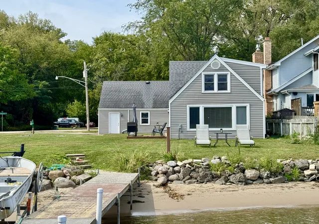 Homes for sale in Crystal Lake, IL | 4400 Riverside Dr, Crystal Lake, IL 60014 | MLS# 12481751