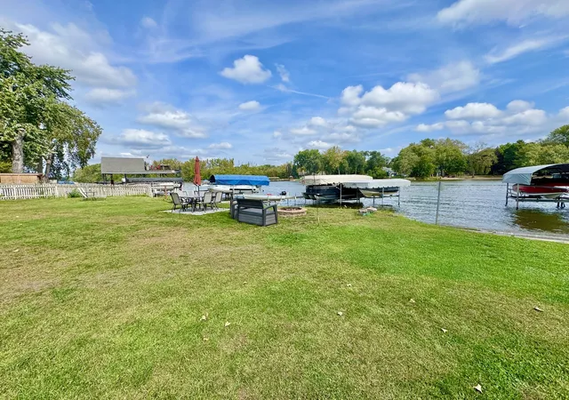 Homes for sale in Crystal Lake, IL | 4400 Riverside Dr, Crystal Lake, IL 60014 | MLS# 12481751
