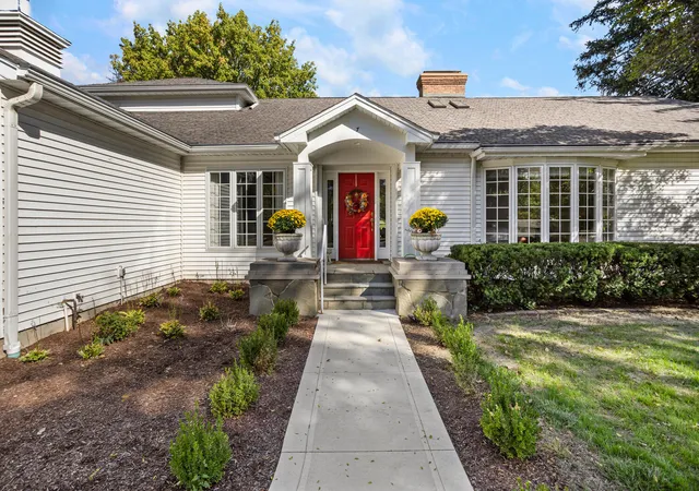 Homes for sale in Champaign, IL | 7 Greencroft Dr, Champaign, IL 61821 | MLS# 12481840