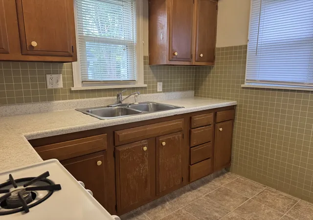 Photo 3 of Single family home for sale at 465 Slade Ave, Elgin, IL 60120 | MLS# 12484570 | Listing updated on 2026-09-23