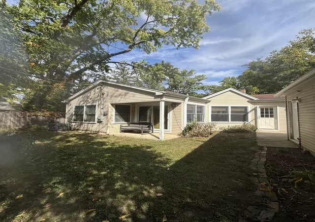 Photo 3 of Single family home for sale at 926 Cedar St, Deerfield, IL 60015 | MLS# 12486038 | Listing updated on 2026-09-28