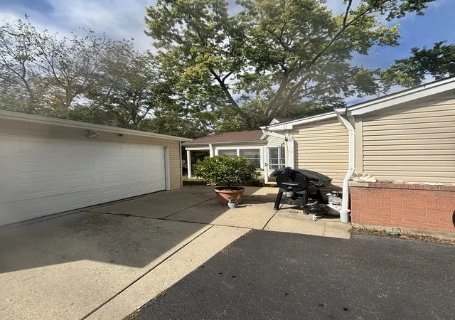 Photo 4 of Single family home for sale at 926 Cedar St, Deerfield, IL 60015 | MLS# 12486038 | Listing updated on 2026-09-28