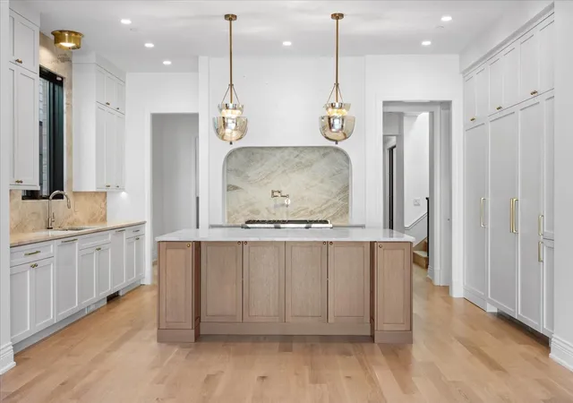 Photo 2 of Mansion for sale at 2719 N Dayton Ave, Chicago, IL 60614 | MLS# 12489324 | Listing updated on 2026-04-29