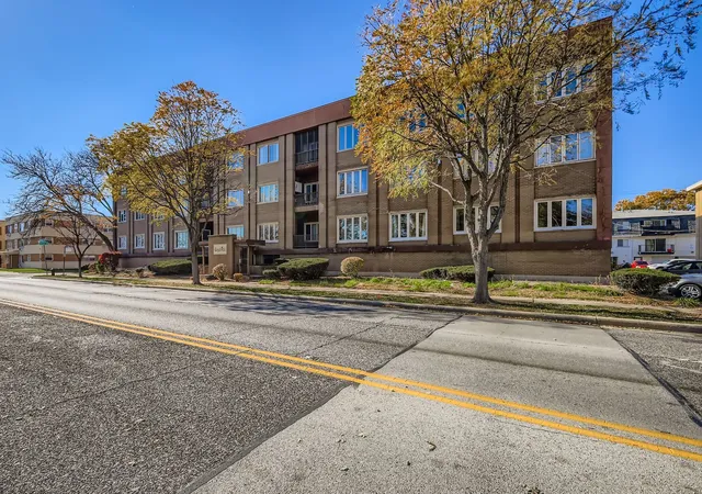 Photo 1 of Condo for sale at 10048 S Pulaski Rd #1E, Oak Lawn, IL 60453 | MLS# 12491305 | Listing updated on 2026-07-06