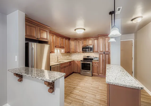 Listing Photo 5 - Condo for sale in building located at 10048 S Pulaski Rd, Oak Lawn, IL 60453 - Unit #1E