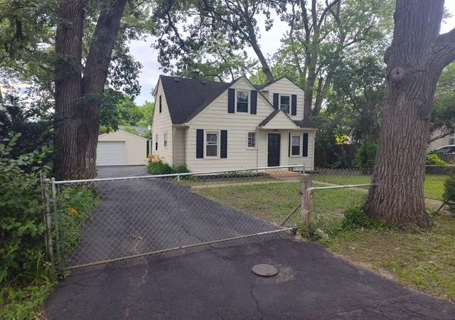 Homes for sale in Round Lake Heights, IL | 1720 Hiawatha Trl, Round Lake Heights, IL 60073 | MLS# 12491451
