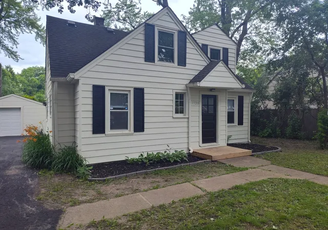 Homes for sale in Round Lake Heights, IL | 1720 Hiawatha Trl, Round Lake Heights, IL 60073 | MLS# 12491451