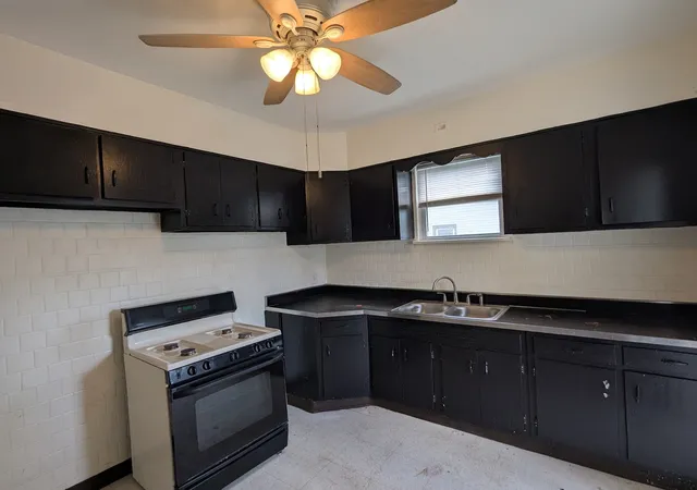 Listing Photo 4 - Condo for sale in building located at 10734 S Prairie Ave, Chicago, IL 60628
