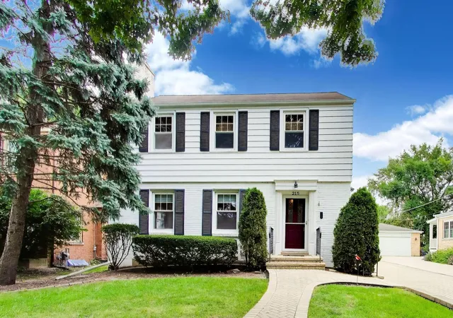 Photo 1 of Single family home for sale at 215 S Hi Lusi Ave, Mount Prospect, IL 60056 | MLS# 12494061 | Listing updated on 2026-09-28
