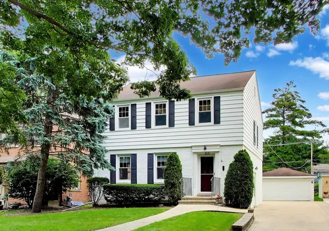 Photo 3 of Single family home for sale at 215 S Hi Lusi Ave, Mount Prospect, IL 60056 | MLS# 12494061 | Listing updated on 2026-09-28