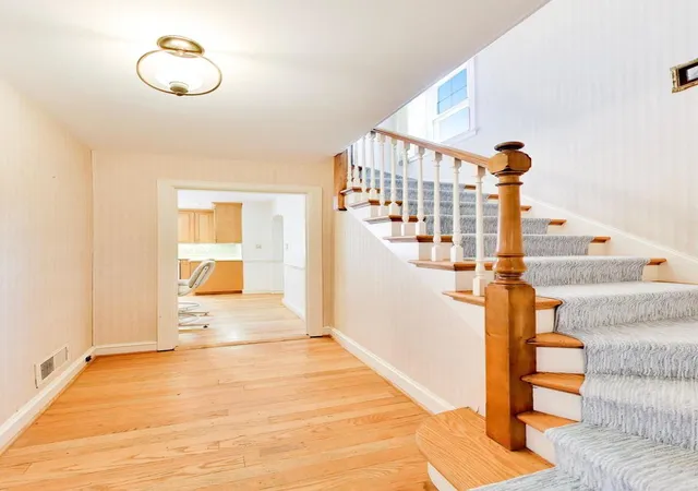 Photo 4 of Single family home for sale at 215 S Hi Lusi Ave, Mount Prospect, IL 60056 | MLS# 12494061 | Listing updated on 2026-09-28