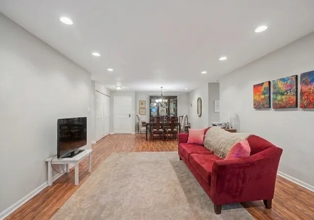 Photo 4 of Condo for sale at 1250 Rudolph Rd #2B, Northbrook, IL 60062 | MLS# 12497856 | Listing updated on 2026-10-07