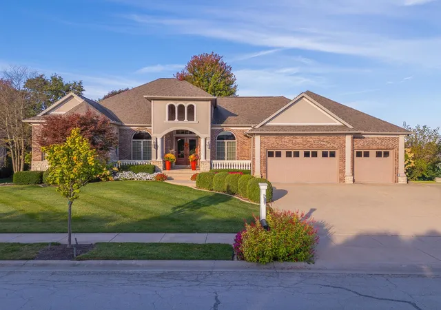 Homes for sale in Bloomington, IL | 47 Stonebrook Ct, Bloomington, IL 61704 | MLS# 12500271