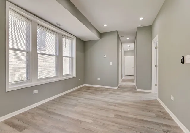 Listing Photo 4 - Condo for sale in building located at 3115 W Flournoy St, Chicago, IL 60612