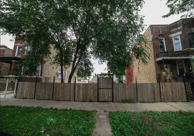 4th image of 931 N Lawndale Ave, Chicago, IL 60651 | MLS# 12501579