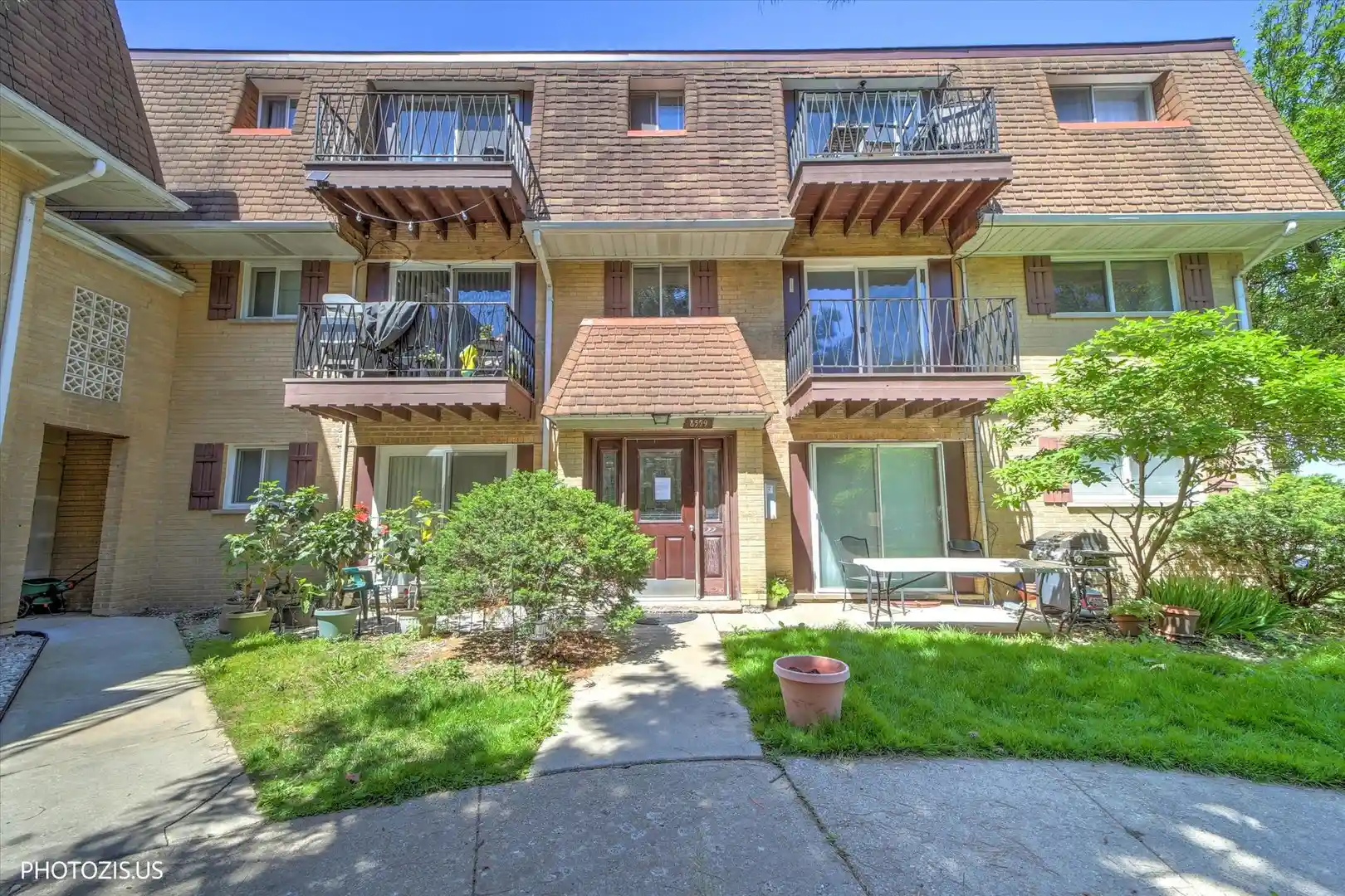 Listing Photo 1 - Condo for sale in 8559 W Rascher Ave located at 8559 W Rascher Ave, Chicago, IL 60656 - Unit #2N
