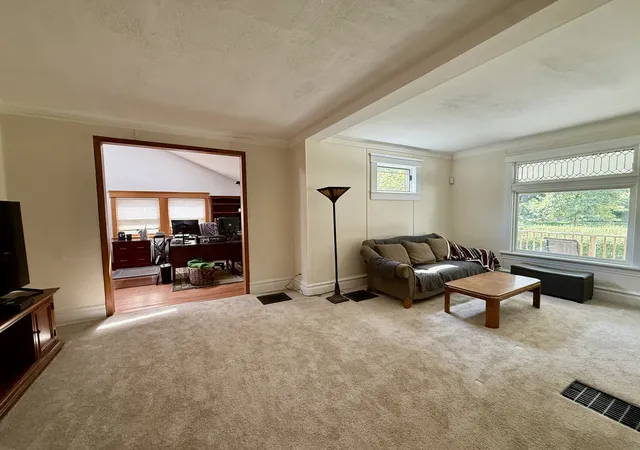 Photo 3 of Single family home for sale at 9801 S Longwood Dr, Chicago, IL 60643 | MLS# 12502670 | Listing updated on 2026-09-23