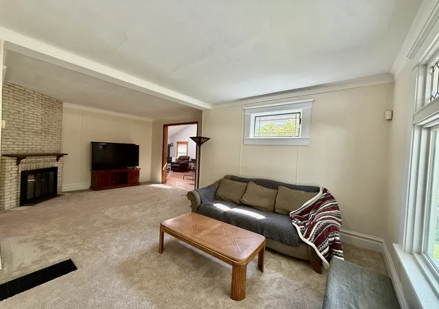 Photo 4 of Single Family Residence at 9801 S Longwood Dr, Chicago, IL 60643 | MLS# 12502670 | | Sold on 2026-10-29