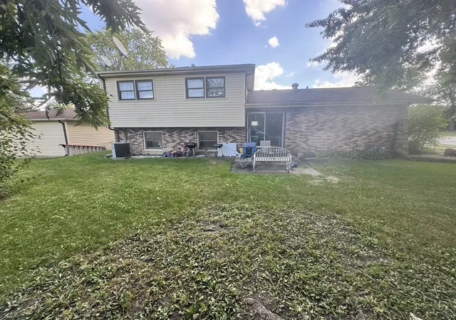 Photo 2 of Single family home for sale at 826 E 194th Street, Glenwood, IL 60425 | MLS# 12504109 | Listing updated on 2026-07-06