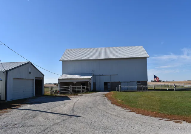 Homes for sale in Chenoa, IL | 9898 E 1200 North Rd, Chenoa, IL 61726 | MLS# 12504607