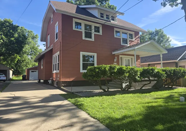 Homes for sale in Normal, IL | 807 Apple St, Normal, IL 61761 | MLS# 12508409