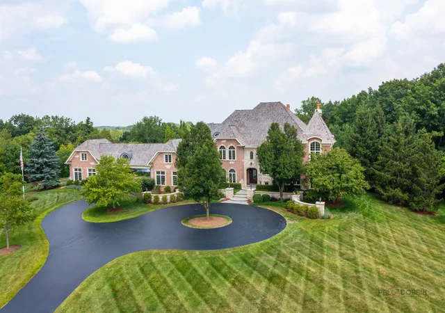 Photo 3 of Mansion for sale at 5 Jennifer Ct, Barrington, IL 60010 | MLS# 12509582 | Listing updated on 2026-10-05
