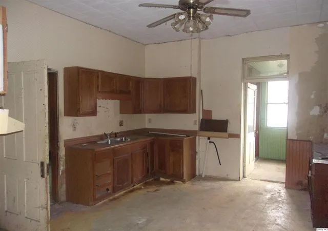 4th image of 925 Jefferson St, Quincy, IL 62301 | MLS# 12510598