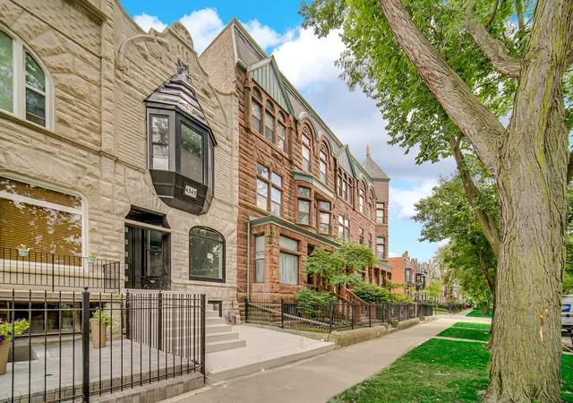 Homes for sale in Chicago, IL | 4343 S Ellis Ave, Chicago, IL 60653 | MLS# 12510798