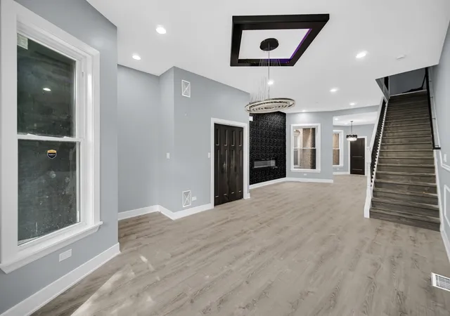 Homes for sale in Chicago, IL | 4343 S Ellis Ave, Chicago, IL 60653 | MLS# 12510798