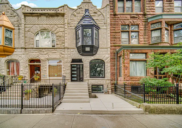 Homes for sale in Chicago, IL | 4343 S Ellis Ave, Chicago, IL 60653 | MLS# 12510798