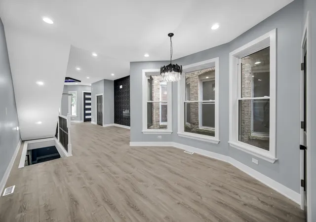 Homes for sale in Chicago, IL | 4343 S Ellis Ave, Chicago, IL 60653 | MLS# 12510798