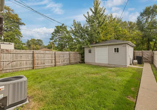 4th image of 8225 S Manistee Ave, Chicago, IL 60617 | MLS# 12510821