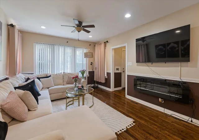 5th image of 8225 S Manistee Ave, Chicago, IL 60617 | MLS# 12510821