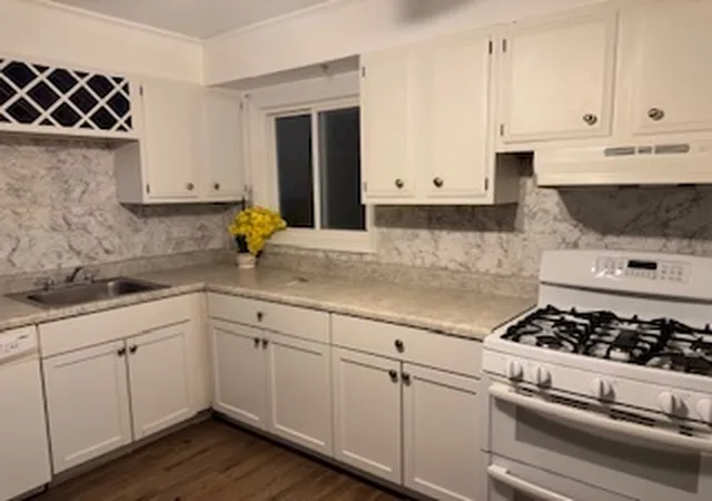 Photo 3 of Single family home for sale at 108 Algonquin St, Park Forest, IL 60466 | MLS# 12511608 | Listing updated on 2026-10-08