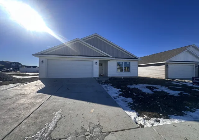 Homes for sale in Normal, IL | 1705 Millstone Dr, Normal, IL 61761 | MLS# 12513477