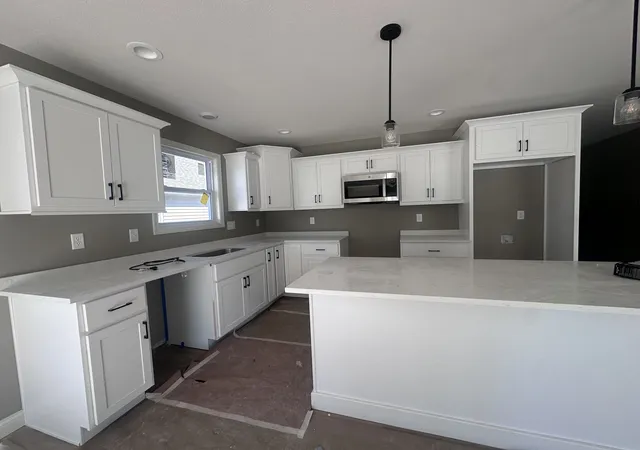 Homes for sale in Normal, IL | 1705 Millstone Dr, Normal, IL 61761 | MLS# 12513477