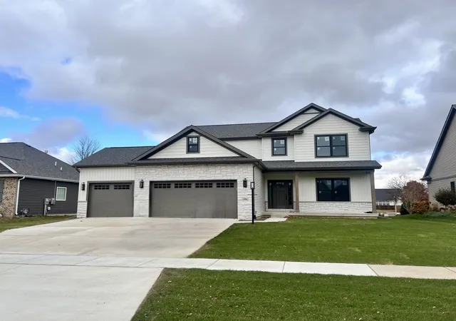 Single family home for sale at 5006 Chestnut Grv Dr, Champaign, IL 61822 | MLS# 12513674 | Listing updated on 2026-08-17