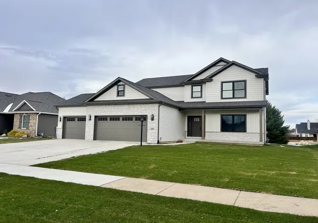 Photo 1 of Single family home for sale at 5006 Chestnut Grv Dr, Champaign, IL 61822 | MLS# 12513674 | Listing updated on 2026-08-17