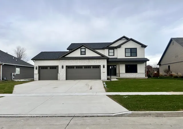 Photo 2 of Single family home for sale at 5006 Chestnut Grv Dr, Champaign, IL 61822 | MLS# 12513674 | Listing updated on 2026-08-17