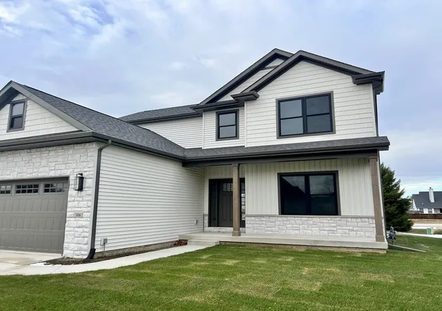 Photo 3 of Single family home for sale at 5006 Chestnut Grv Dr, Champaign, IL 61822 | MLS# 12513674 | Listing updated on 2026-08-17