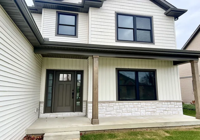 Photo 4 of Single family home for sale at 5006 Chestnut Grv Dr, Champaign, IL 61822 | MLS# 12513674 | Listing updated on 2026-08-17