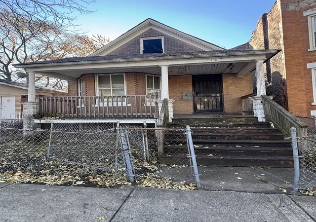 Photo 1 of Single family home for sale at 927 W 53rd Place, Chicago, IL 60609 | MLS# 12514495 | Listing updated on 2026-08-05