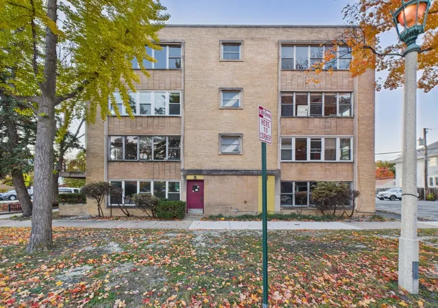 Homes for sale in Oak Park, IL | 300 Chicago Ave #4N, Oak Park, IL 60302 | MLS# 12515572