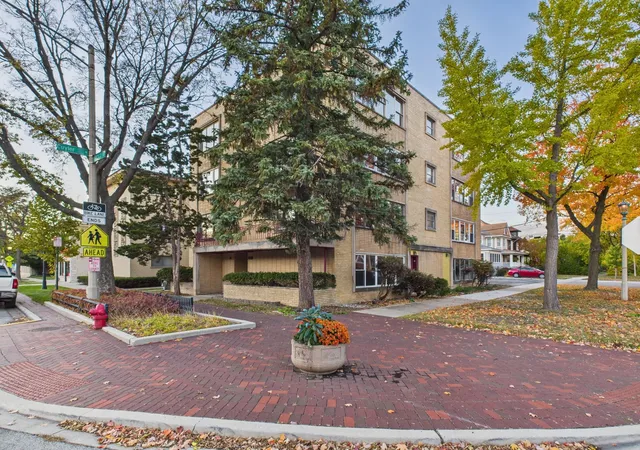 Homes for sale in Oak Park, IL | 300 Chicago Ave #4N, Oak Park, IL 60302 | MLS# 12515572