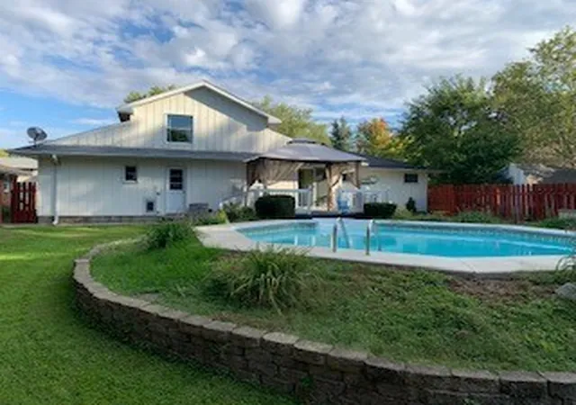 Photo 3 of Single family home for sale at 523 Barden St, Morrison, IL 61270 | MLS# 12516643 | Listing updated on 2026-09-30