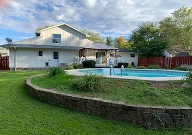 Photo 3 of Single family home for sale at 523 Barden St, Morrison, IL 61270 | MLS# 12516643 | Listing updated on 2026-09-30