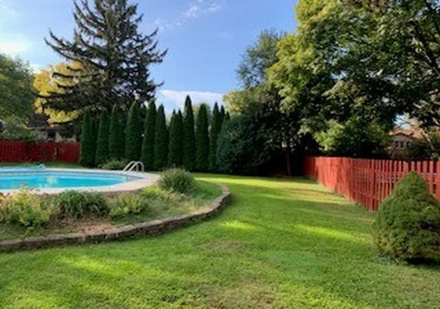 Photo 4 of Single family home for sale at 523 Barden St, Morrison, IL 61270 | MLS# 12516643 | Listing updated on 2026-09-30